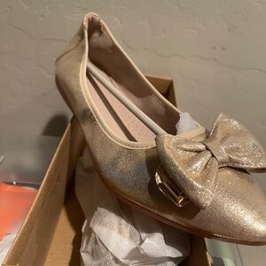 NIB gold flats w bow - size 10